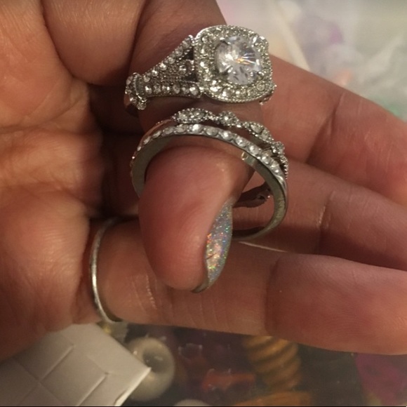 18K White Gold Filled Wedding Engagement Ring Set - Picture 3 of 7